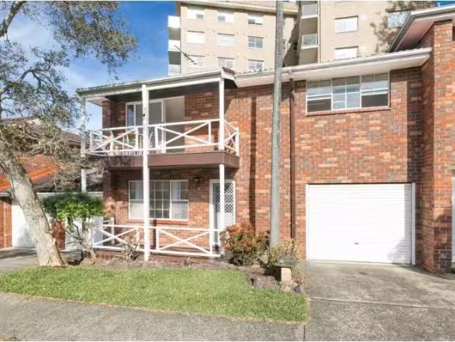 2/11 Coast Avenue, Cronulla Townhouse for rent Listed by Riha.
