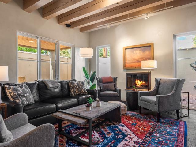 211 Callecita Place E