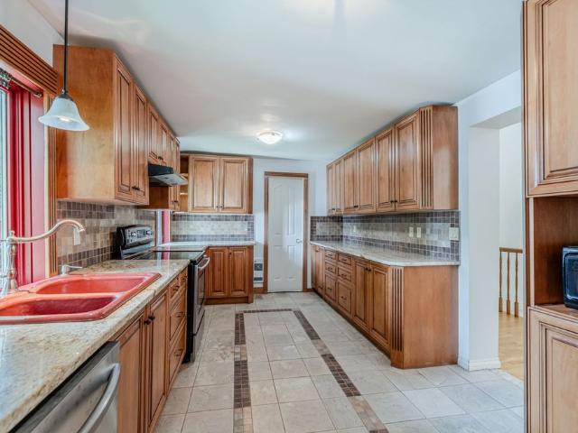 211 Ch. du Bord du Lac Lakeshore, Pointe Claire, QC H9S