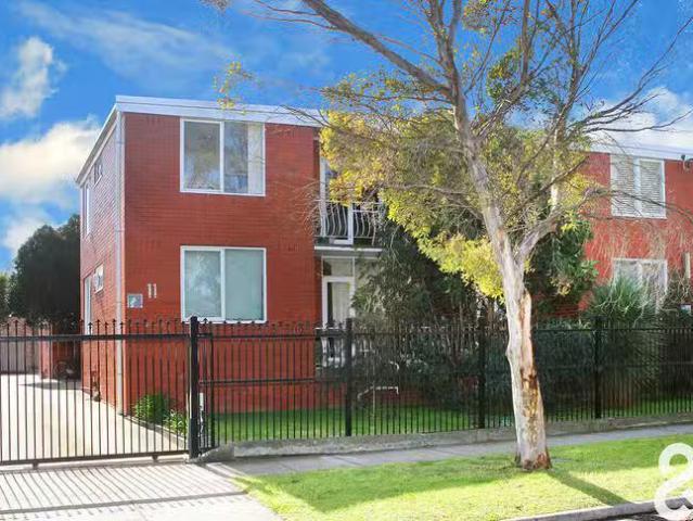 2/11 Christmas Street, Northcote, VIC 3070