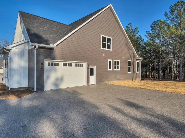 211 Beechwood Court W