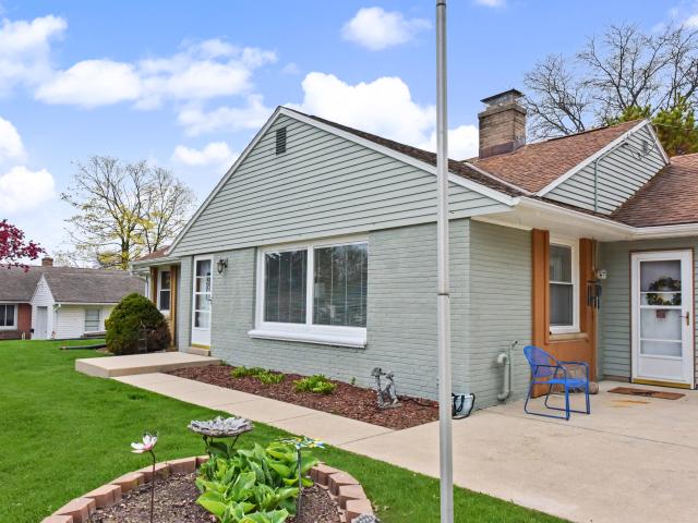 211 E Alta Loma Cir