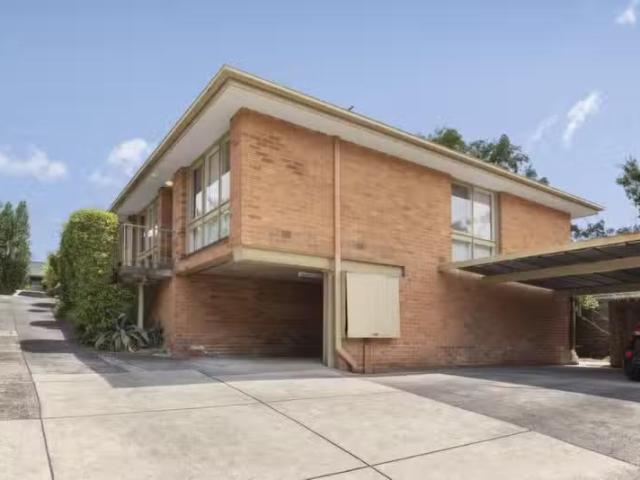 2/11 Eddy Street, Camberwell VIC 3124 Unit Auction