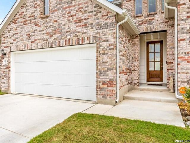 211 Foxtail Woods