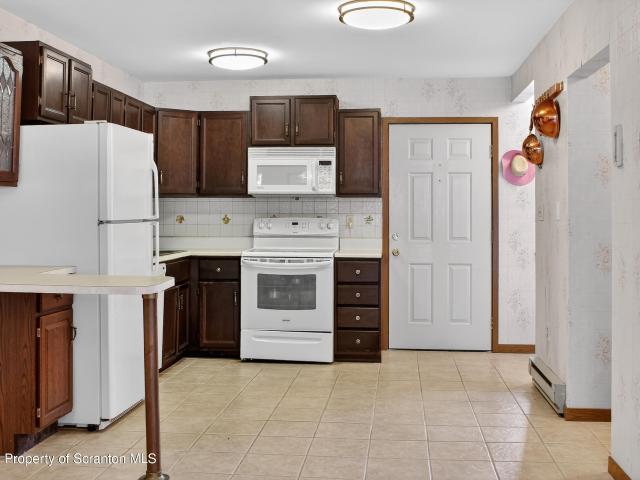 211 Falls Cir, Bushkill, PA 18324 | MLS #SC261357