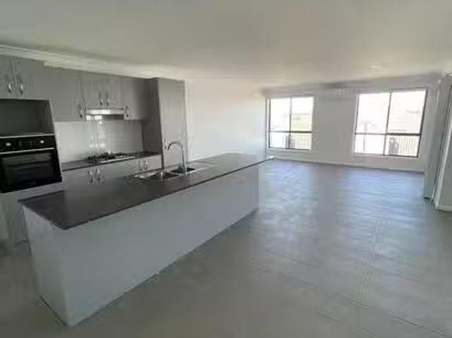 2/11 Francis Avenue, North Tamworth, NSW 2340