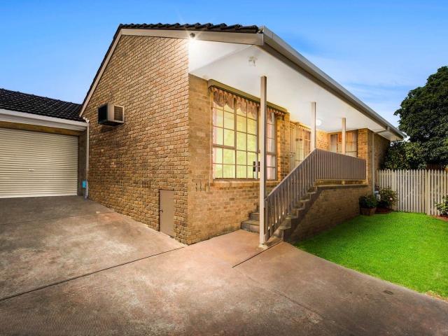 2/11 Howell Close, Doncaster East