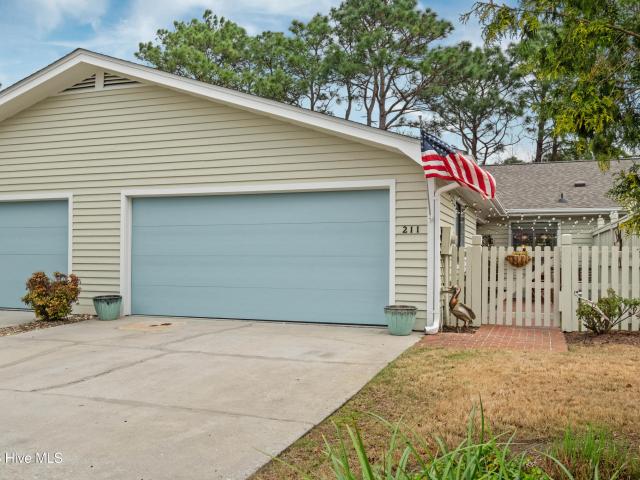 211 Inland Greens Circle