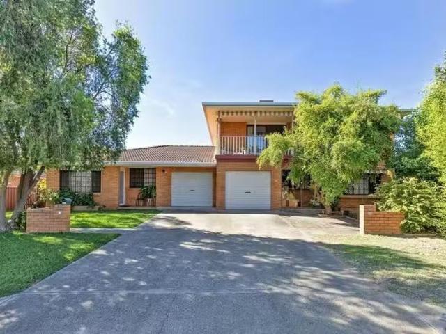 2/11 Illoura Street, Hillvue, NSW 2340