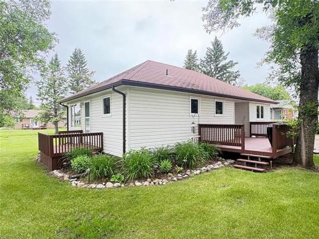211 Oak Avenue E, Hamiota, MB, R0M 0T0 house for sale | Listing ID 202614 | Royal LePage