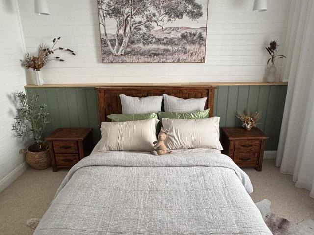 2/11 Madgwick DriveArmidale NSW 2350, Australia