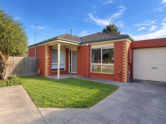 2/11 Meadowvale Drive, Grovedale, VIC 3216