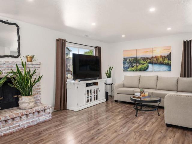 211 Menlo Drive