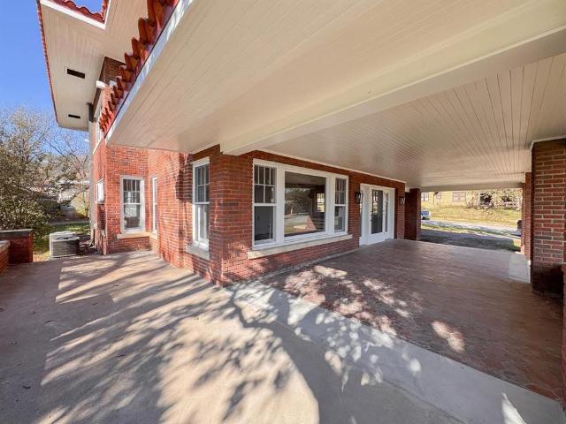 211 NW 4th Avenue