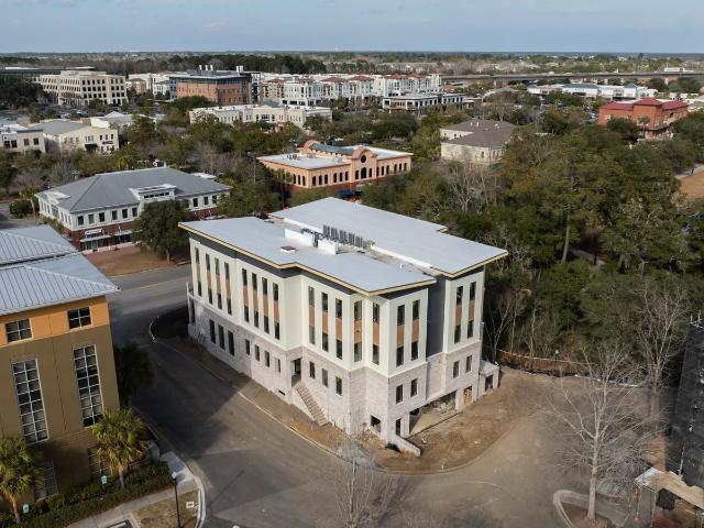 211 Seven Farms Drive #201, Charleston, US, SC