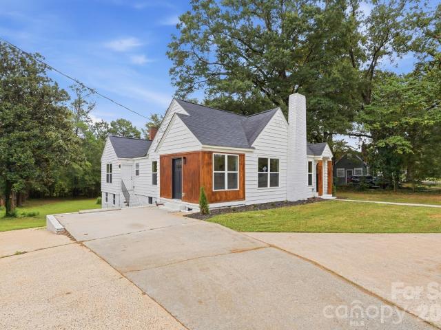 211 Spratt Street
