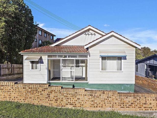 2/11 Staff Street
