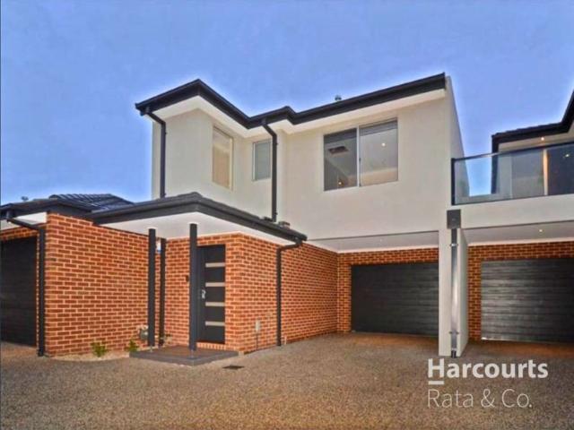 2/11 Portsmouth Place, Epping, VIC 3076
