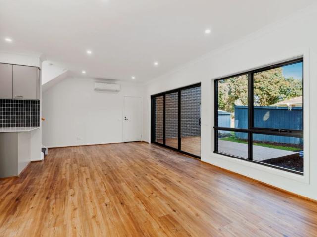 2/11 Paul Street, Doncaster, Melbourne