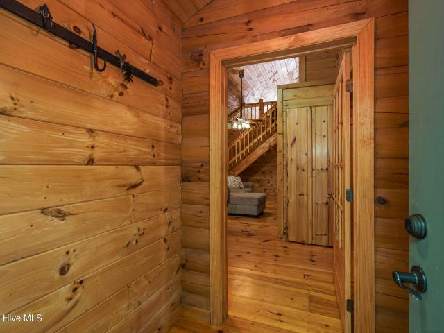 211 Red Oak Forest Lane