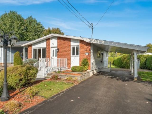 211 Rue Norman, Cowansville, QC, J2K 1B3 house for sale | Listing ID 21044 | Royal LePage