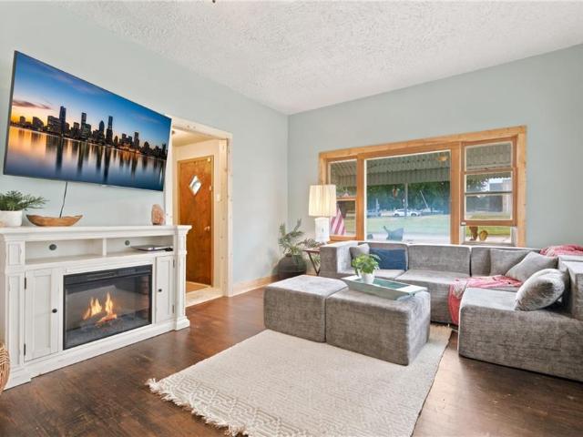 211 W 11th Street
