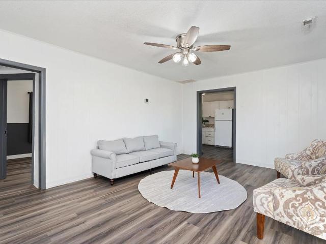 211 W 2nd Street