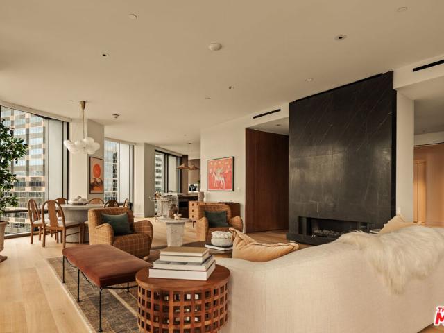 211 W Elm Court 30A