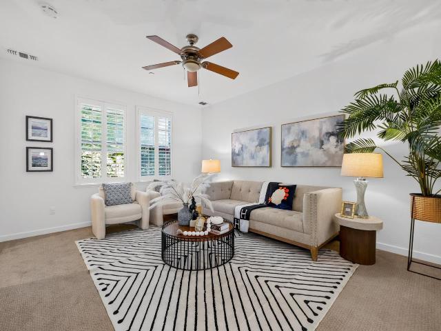 211 W Evelyn Avenue