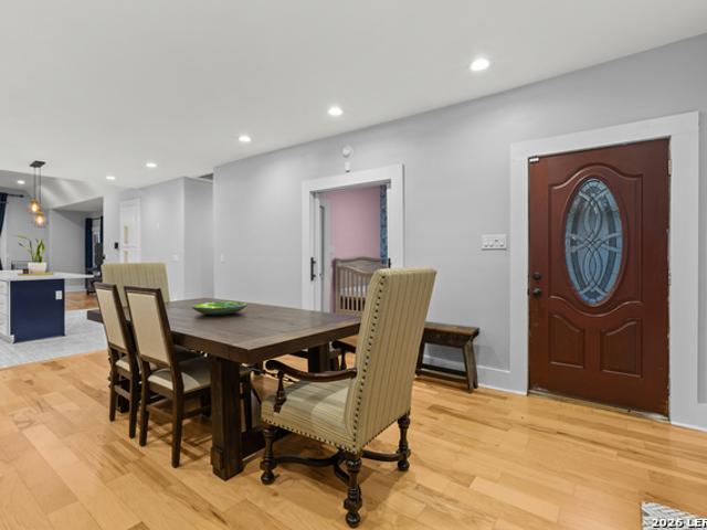 211 W Norwood Ct