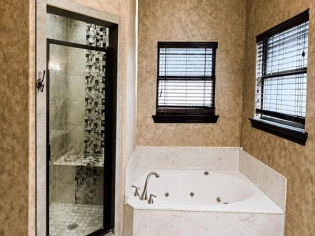211 Thornwood Loop