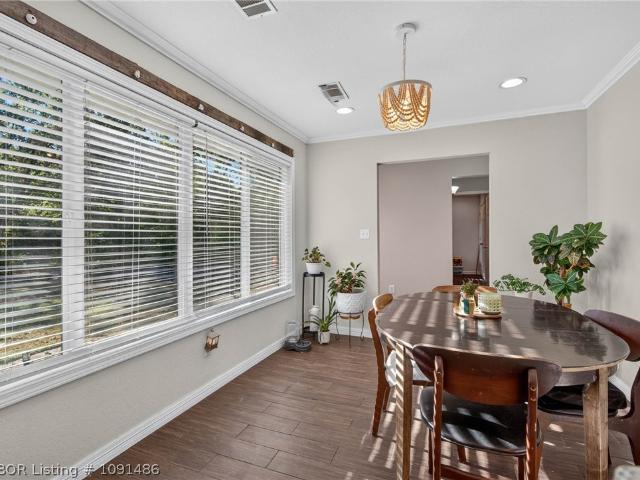 2124 Valley Lane