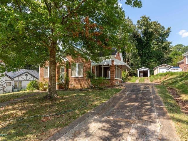 2124 Woodland Avenue