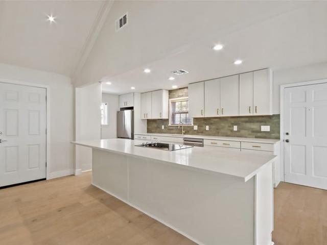 2126 Potomac Dr, Houston, TX 77057