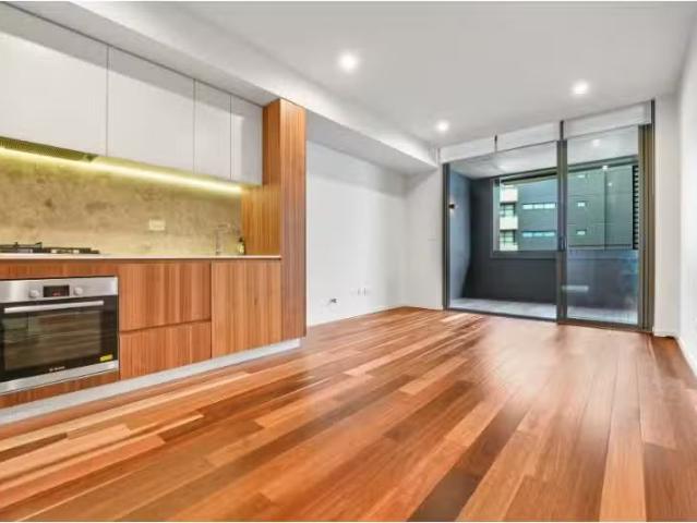 212/75 91 Mac Donald Street, Erskineville Apartment for rent.