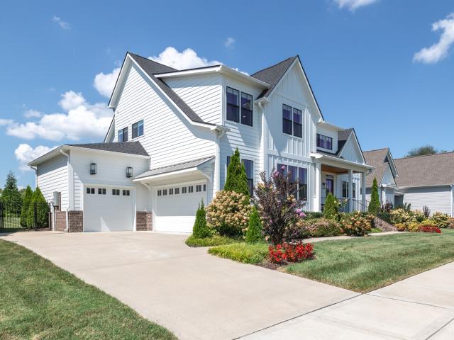 2127 Burgin Dr