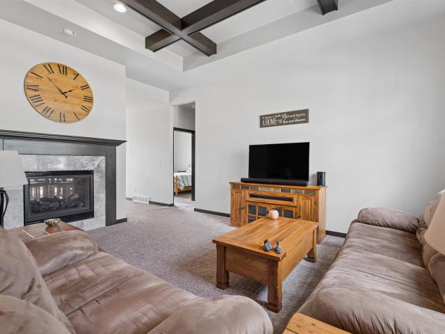 2127 W KOHL Drive