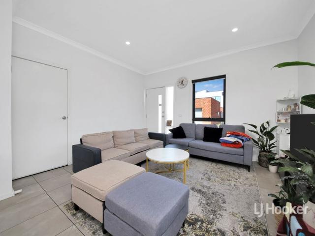21/205 James Mirams Drive, Roxburgh Park VIC