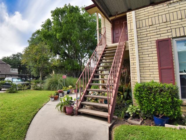 2120 El Paseo Street 108