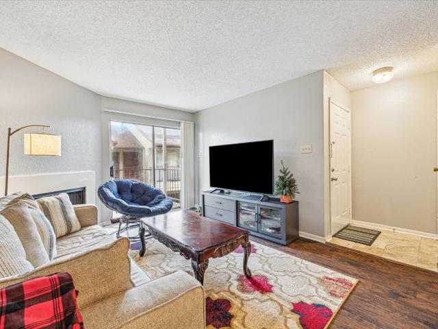 2120 El Paseo Street 2422
