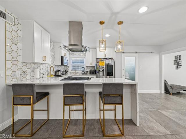 2120 Ronsard Road