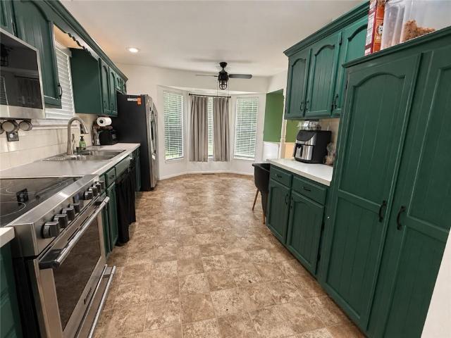 2121 NW Hidden Pointe Court