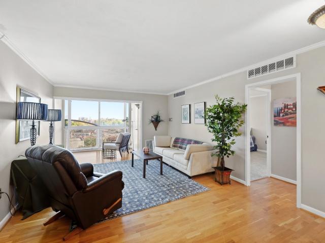 2121 Nicholasville Road 804