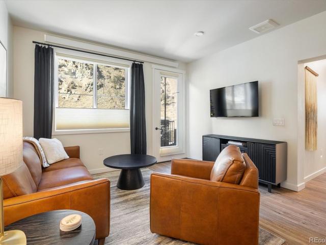 2121 Hummingbird Way # 201