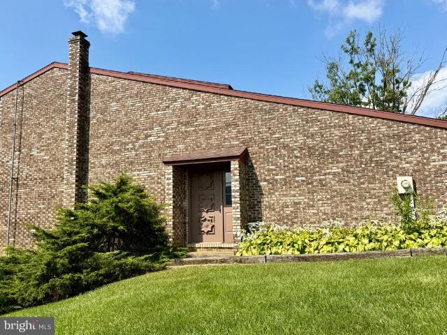 2122 Hillview Drive