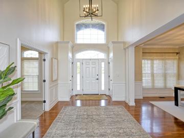 2122 Lakes Edge Drive