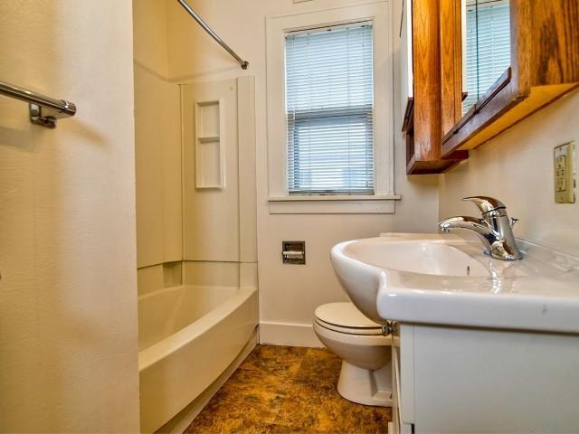 212 214 3 Bedroom Apartment for Rent at 212 N Blount St, Madison, WI 53703 Tenney Lapham