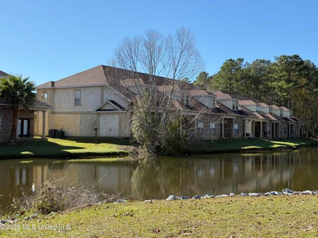 212,312,31 Capri Place
