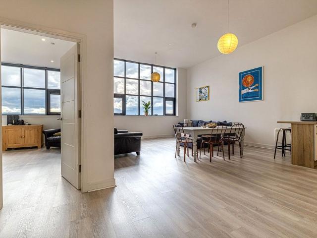 2/12, 60 Inverlair Avenue