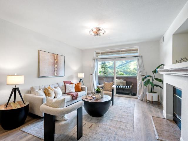 212 Crescent Court